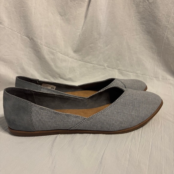 TOMS Jutti Almond Toe Flat Gray White Size 12 - Picture 3 of 13